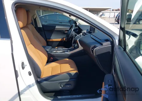 2021 Lexus Nx 300 z USA, uszkodzony, nr VIN JTJDARBZ9M5024575